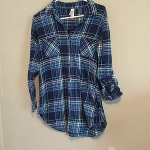 No boundaries Flannel Tee